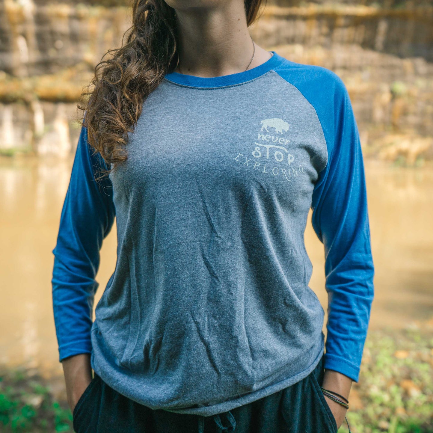 Never Stop Exploring Raglan Blue / Grey