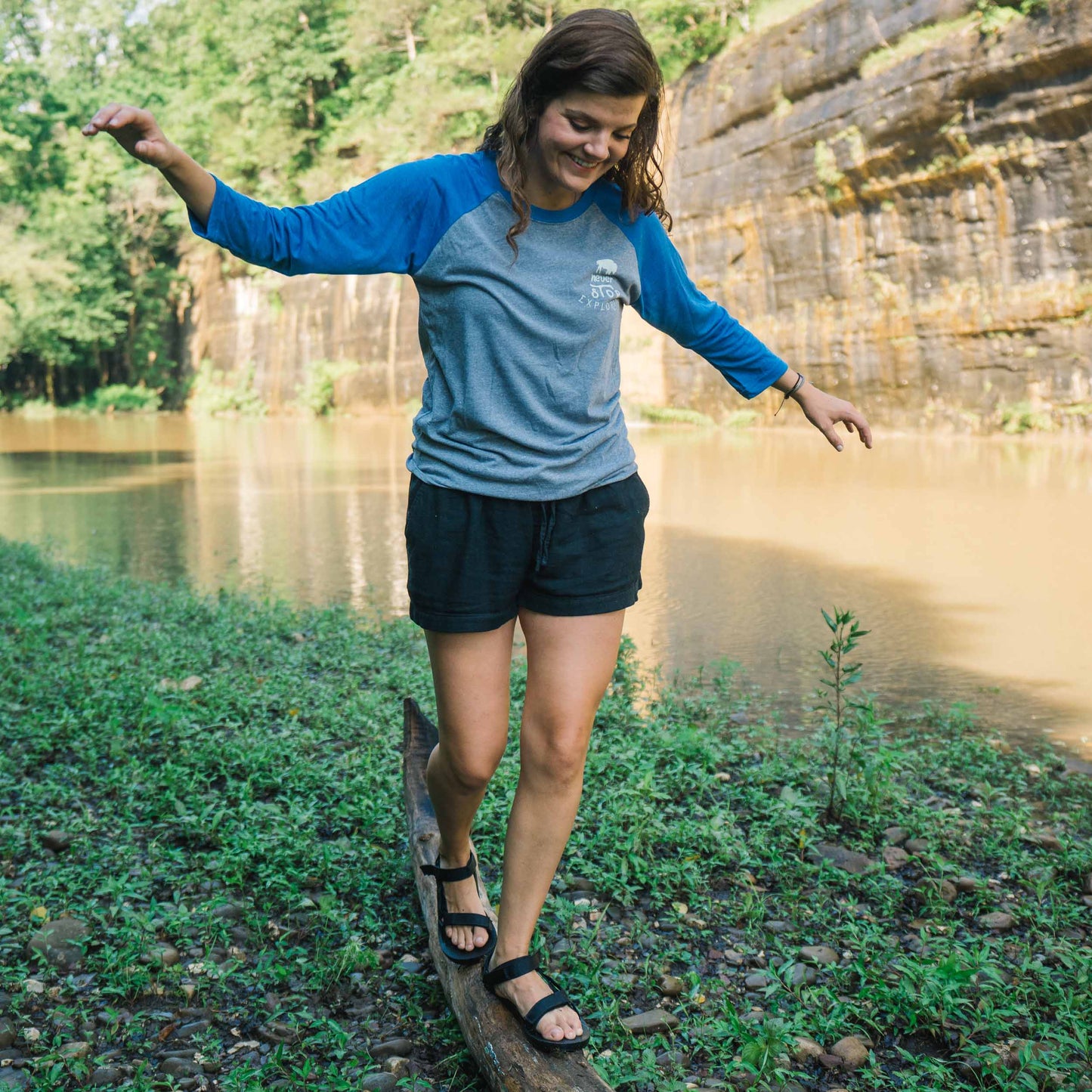 Never Stop Exploring Raglan Blue / Grey